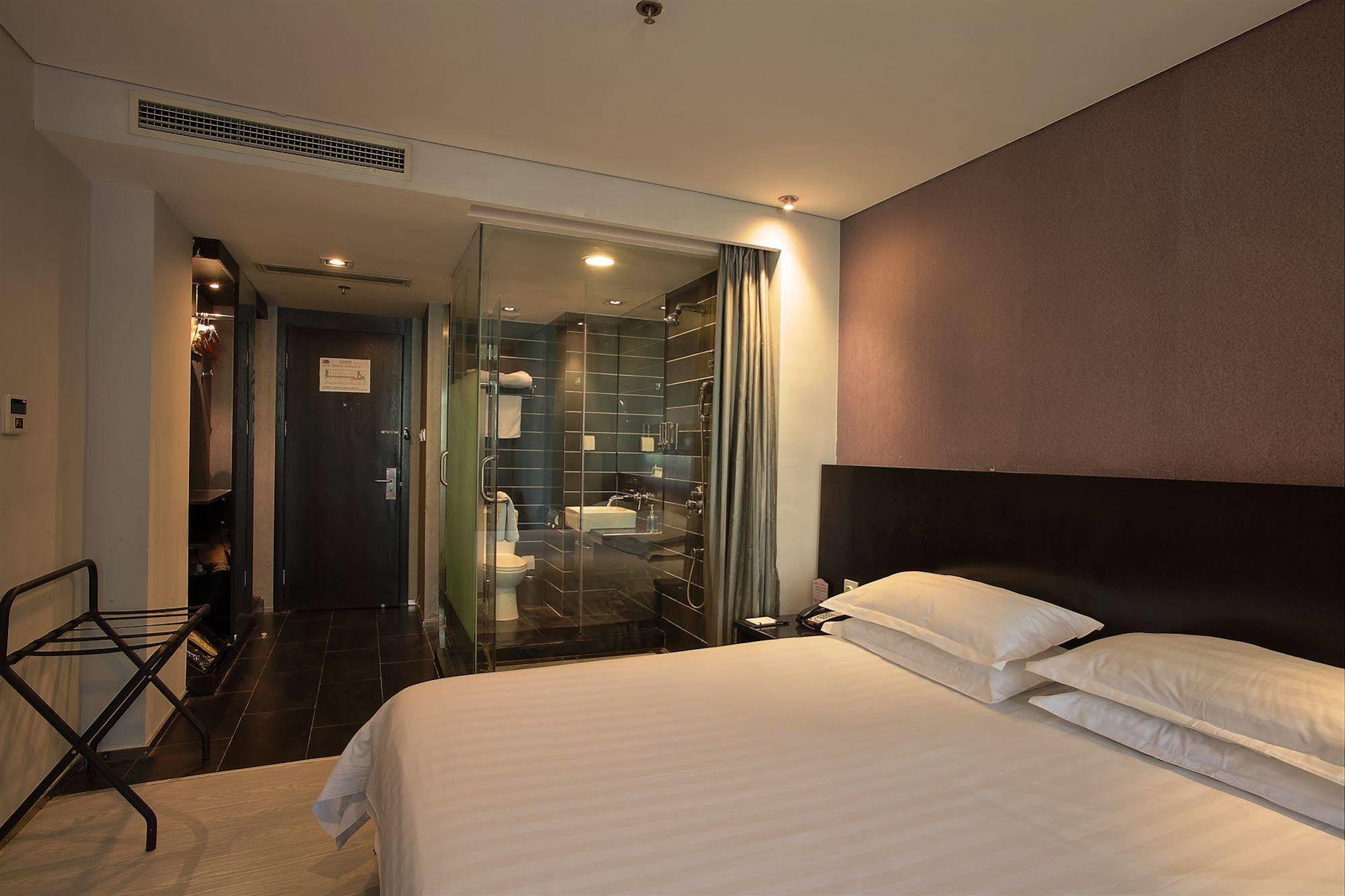 Fx Hotel Xujiahui - Shanghai Stadium Branch Buitenkant foto