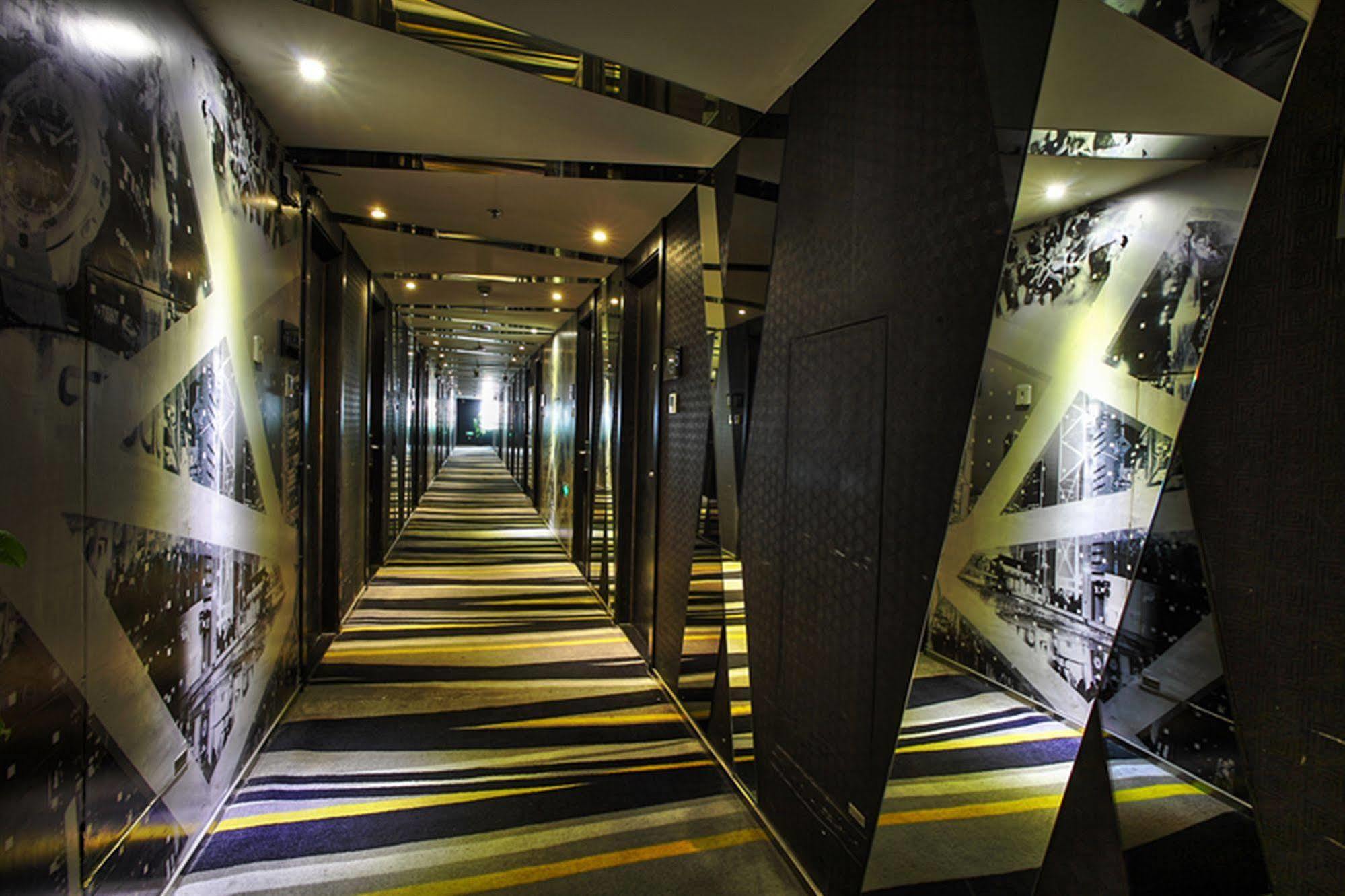 Fx Hotel Xujiahui - Shanghai Stadium Branch Buitenkant foto